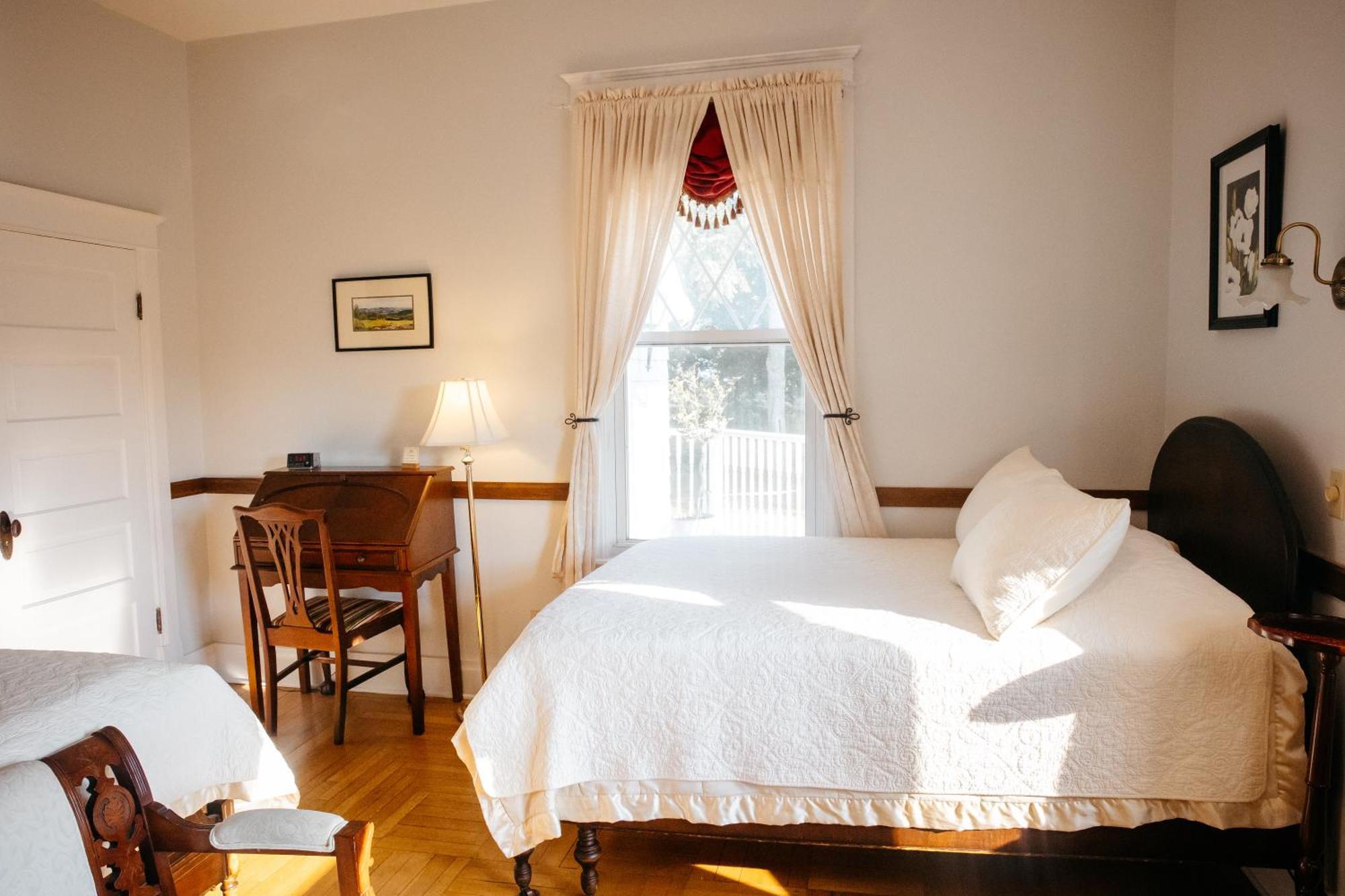 Friendly City Inn B&B Харрисонберг Экстерьер фото