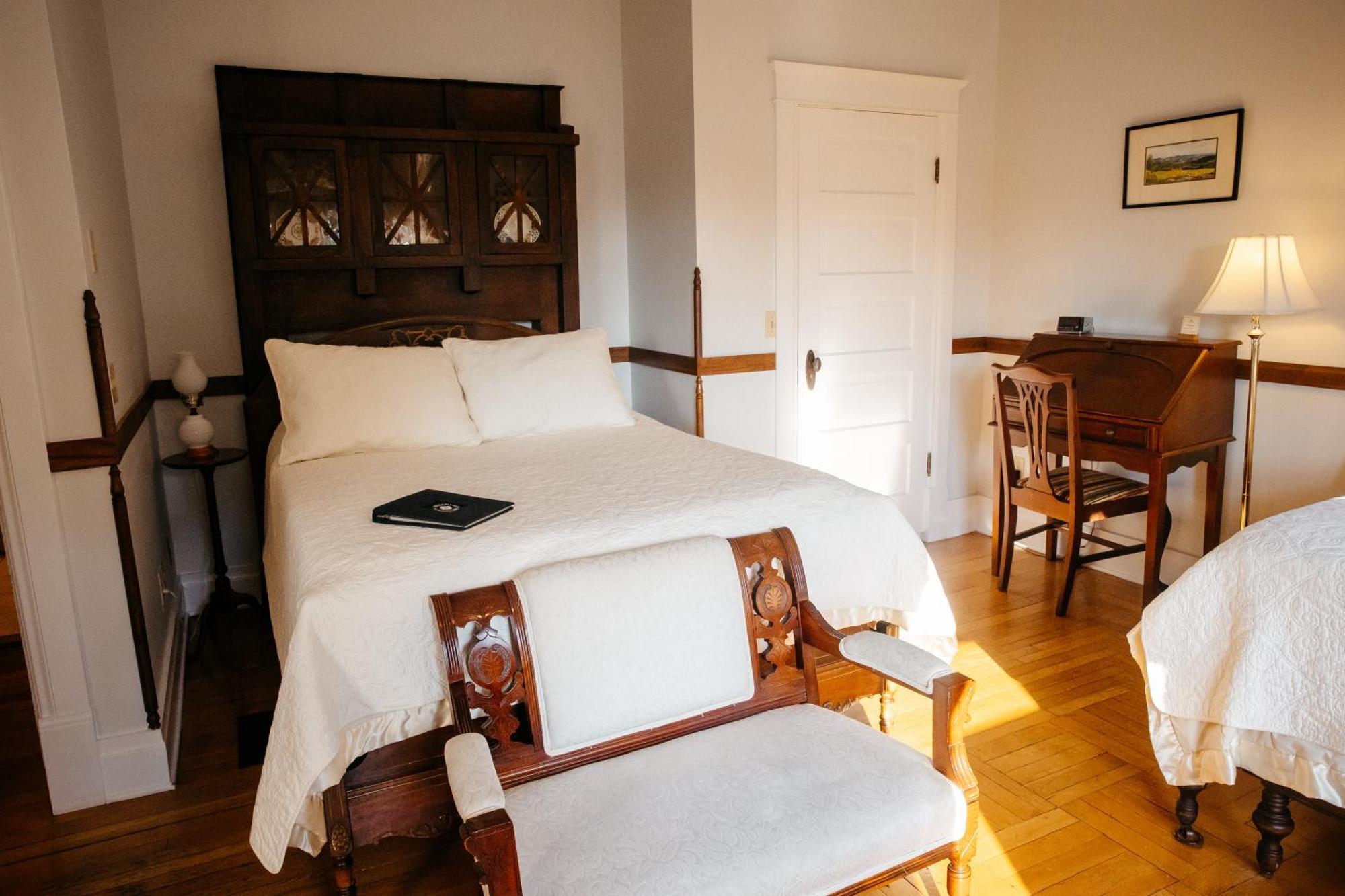 Friendly City Inn B&B Харрисонберг Экстерьер фото