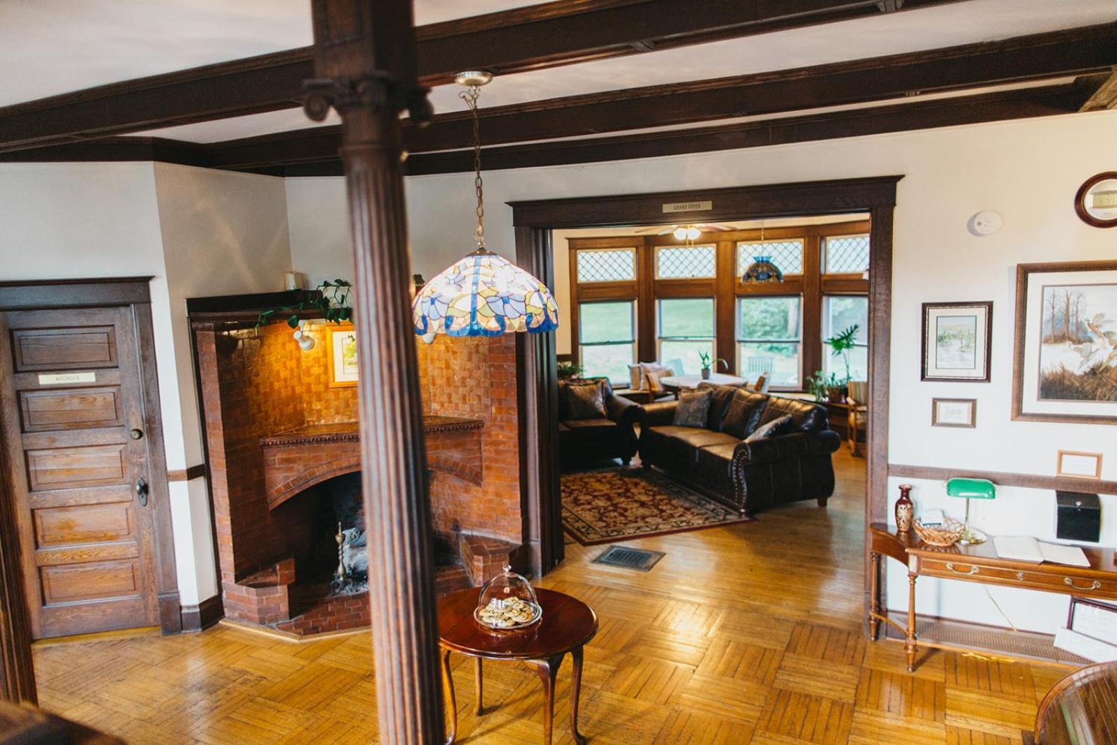 Friendly City Inn B&B Харрисонберг Экстерьер фото
